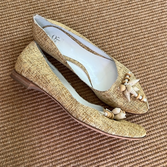 Barney’s NY Pointy Toe Linen Flats w/ Shells & Pearls - Picture 8 of 8
